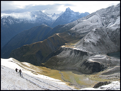 A snowy ascent on GR54