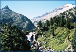 Aiguallut cascade & Pic d'Aneto